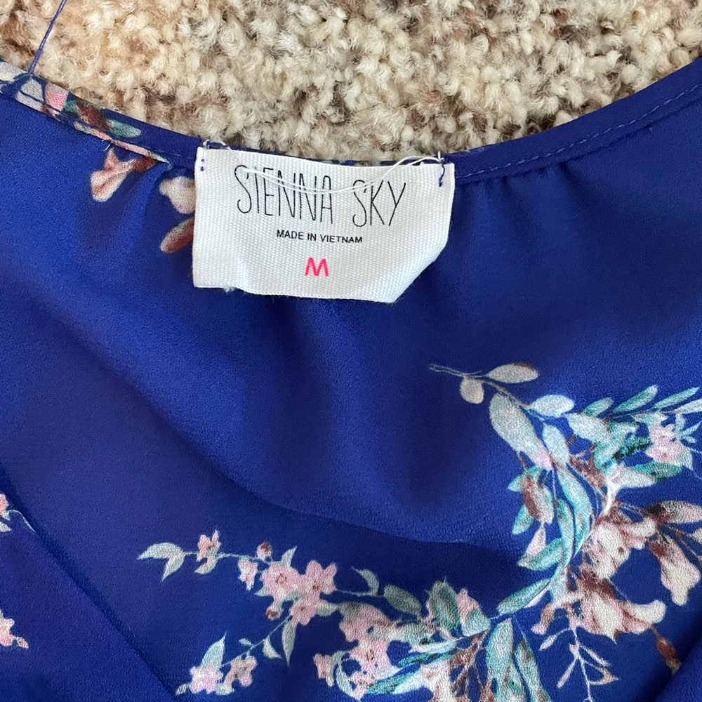 Blue floral top - Picture 3 of 3